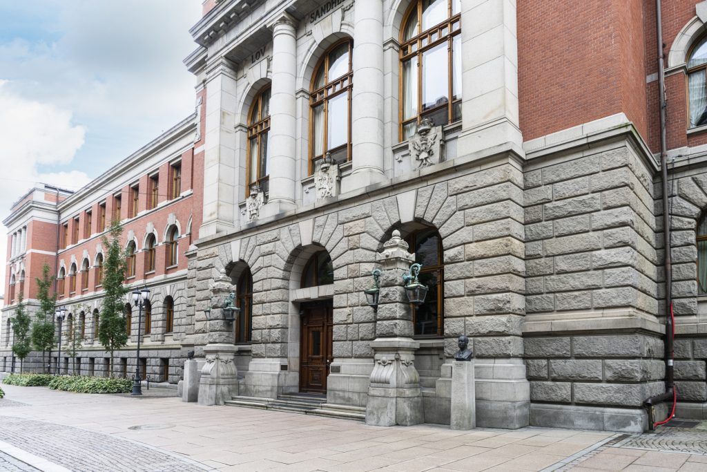 Bygning i mur | Høyesterett | Stiegler Advokatfirma